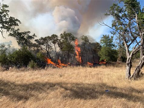Oak Grove wildfire estimated at 400 acres, 65% contained; Kyle mayor said 1 home destroyed
